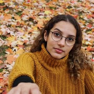 Meet your Posher, Kenza